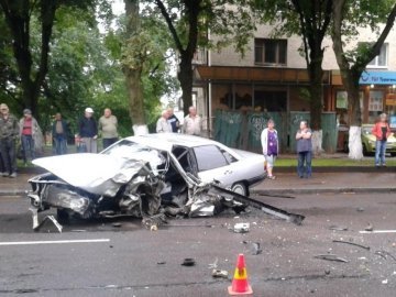 Аварія у Луцьку: легковик влетів у маршрутку. ФОТО