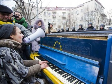 Майдан і мистецтво:на барикадах грають на фортепіано. ВІДЕО