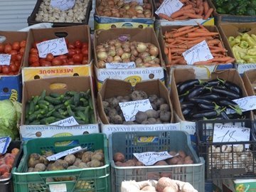 Ягідно-овочевий сезон: які ціни на луцькому базарі