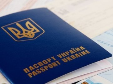 В Україні в чергу за паспортом тепер можна стати онлайн