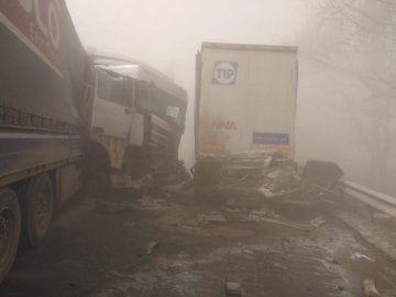 Повідомили, скільки людей загинуло у масштабній автотрощі на трасі Київ-Ковель-Ягодин. ФОТО