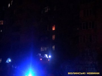 У Луцьку сталася пожежа в багатоповерхівці, горить квартира. ФОТО
