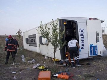 У Туреччині перекинувся автобус із туристами, є загиблі