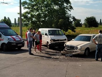Аварія у Луцьку: зіткнулись Volkswagen і Mercedes. ФОТО