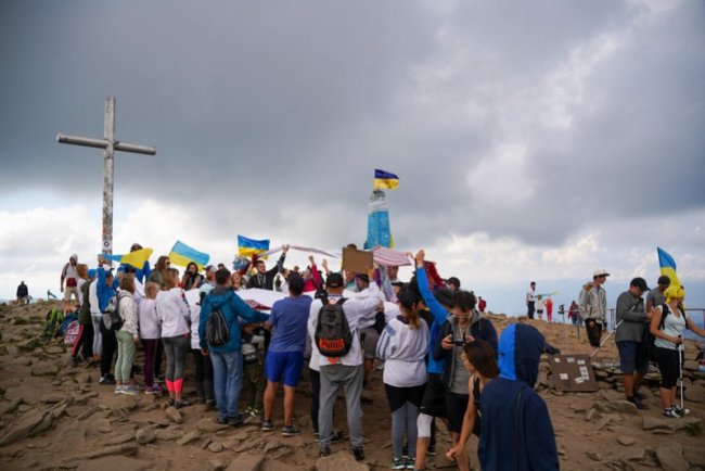 Волиняни встановили новий рекорд України на вершині Говерли. ФОТО