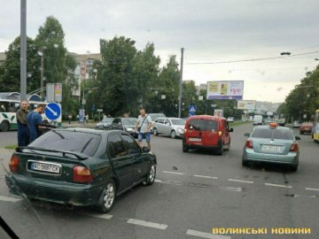 У Луцьку сталася аварія за участі двох іномарок. ФОТО