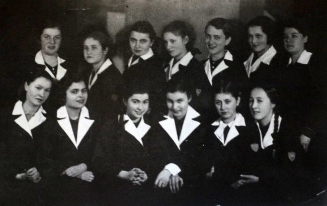 Учениці луцької гімназії Костюшка, 1930-ті роки