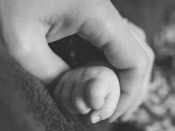 У Луцьку біля лікарні виявили мертве немовля: подробиці інциденту