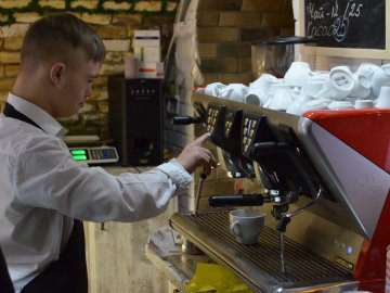У Луцьку знову відкрили кав'ярню, де працюють «сонячні» хлопці