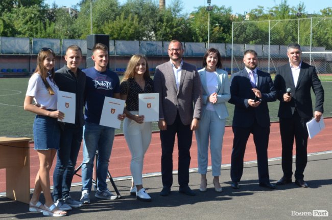 Волинським чемпіонам до Дня спорту подарували три квартири. ФОТО