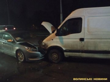 Лоб в лоб: внаслідок аварії у Луцьку постраждала пасажирка. ФОТО
