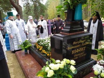 У селі на Волині освятили пам’ятник на могилі митрополита Ніфонта. ФОТО