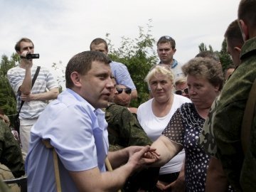 У Донецьку людей, які  вдруге за тиждень вийшли на мітинг, відігнали зі зброєю, - ЗМІ