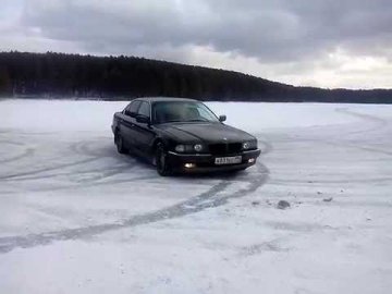 На Волині в озеро провалилася BMW