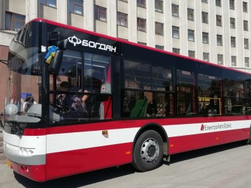 Луцький «Богдан» відправив 12 сучасних автобусів до Івано-Франківська