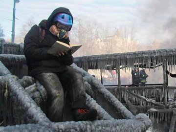 Люди стали менше читати про Майдан, - літературознавець