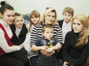 Багатодітна сім’я з Нововолинська просить допомогти врятувати маму