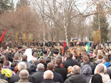 Луцьк сумує: хода до могили Героя Майдану. ФОТО