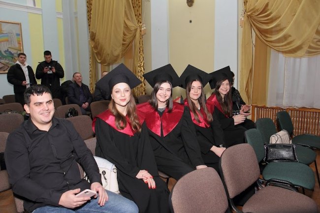 У ВНУ випускники магістратури отримали дипломи. ФОТО