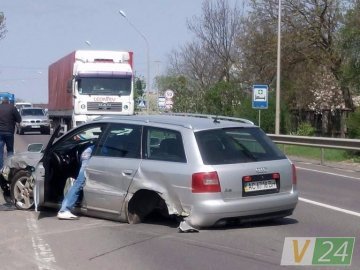 Аварія біля Луцька: авто розвалилося на ходу