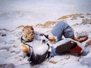 Еверест усіяний трупами загиблих альпіністів. ФОТО