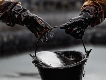 Світова ціна на нафту знову впала