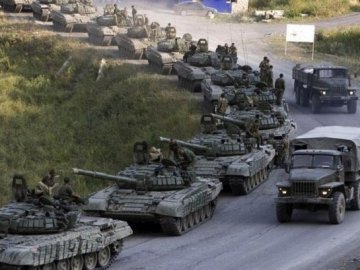 Росія продовжує стягувати війська до східного кордону України