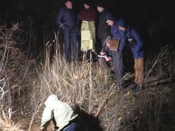 У Києві чоловік замотав у ковдру і закопав 24-річну співмешканку
