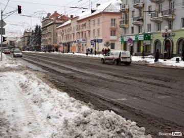 Кіндер розкритикував прибирання снігу в Луцьку 