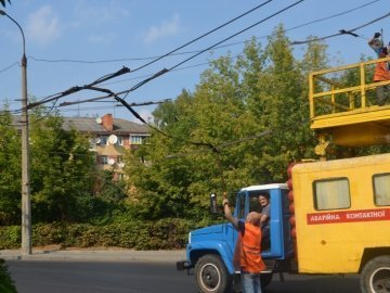 У Луцьку обірвалась тролейбусна контактна мережа. ФОТО