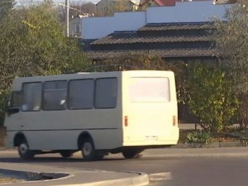 З автобуса «Луцьк-Бокійма» випала пасажирка: жінка з травмами – у лікарні