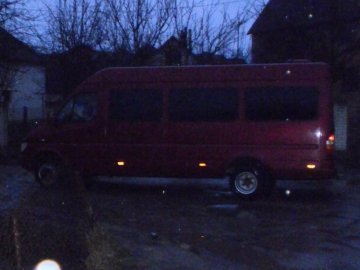 Вибори у Луцьку: активісти заблокували автобуси, які возили людей до дільниць