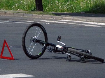 У Нововолинську зіткнулися легковик і велосипед. ВІДЕО