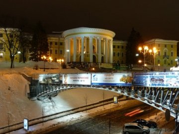У Києві захопили Жовтневий палац