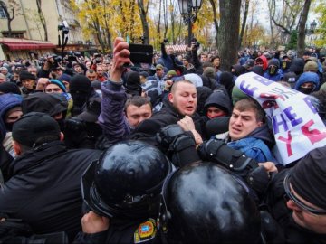 Заворушення в Одесі: суд запроторив активіста за ґрати