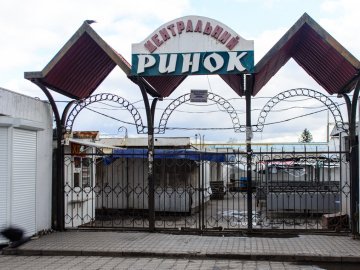 У Луцьку зареєстрували петицію за знесення незаконних контейнерів на Старому ринку 