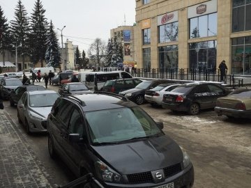 Законослухняні копи: чи є тепер, де паркуватись у Луцьку.ФОТО