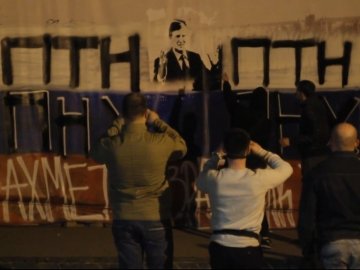 Як малювали графіті  «Ахметов - зрадник України». ВІДЕО 