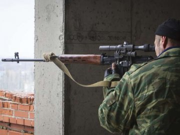 На Донбасі снайпер бойовиків стріляв у мирного жителя