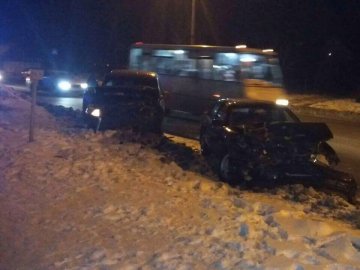Аварія у Луцьку: Nissan влетів у Volkswagen, є постраждалі