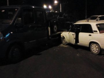 Аварія в Луцьку: «Жигулі» врізалися у  бус  із причепом