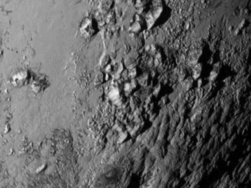 На Плутоні є гори, трохи вищі за Карпати. ВІДЕО