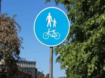 У Луцьку облаштували першу доріжку для велосипедистів. ФОТО