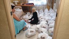 Лучанка, яка живе в ОАЕ, роздала 5 тонн продуктових наборів людям похилого віку. ФОТО