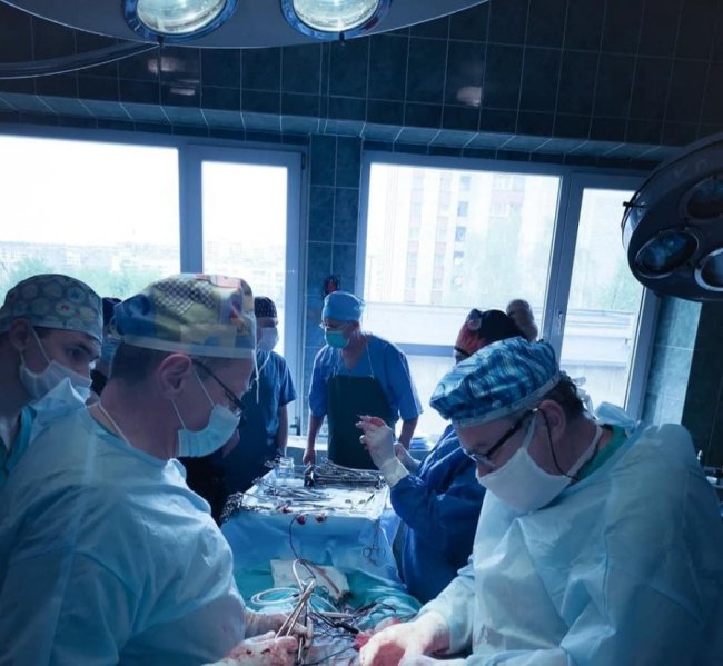 Львівські лікарі видалили жінці 40-кілограмову пухлину. ФОТО 18+