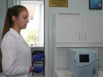 Волинська лікарня купила нове обладнання для тестування на коронавірус