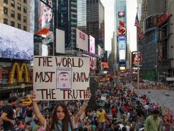 Як у Нью-Йорку протестують проти Путіна. ФОТО