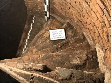 В одному із приміщень нововідкритих підземель у Луцьку виявили знахідку