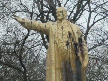 На Одещині знову «постраждав» пам'ятник Леніну. ФОТО