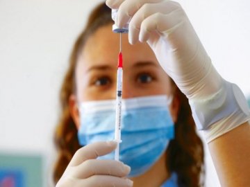 Українці, які отримали дві дози вакцини CoronaVac, можуть відвідати 10 країн